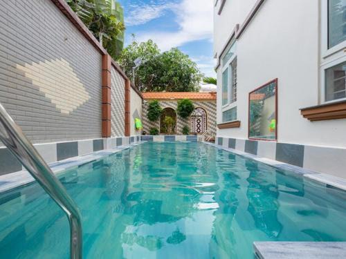 Vung Tau Apartment | Villa C2-18 -Long Cung beach-8 rooms-14 double bed