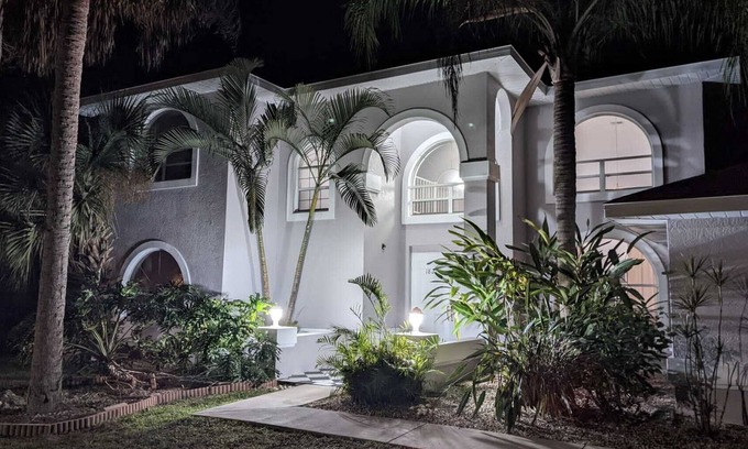 Joel Villa | Villa Camellia 5bed/4.5 bath with private pool and golf course view