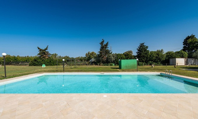 San Giovanni Suergiu Villa | Villa 'Camera 3' with Shared Pool, Wi-Fi and Air Conditioning