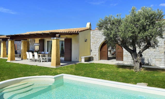 Sant'Elmo Villa | Villa 'Campidano' with Private Pool, Wi-Fi and Air Conditioning