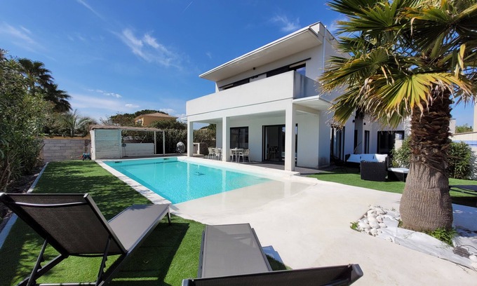 Le Grau-dʼAgde Villa | Villa Cap d'AGDE - Villa climatisée avec piscine chauffée et à 750m de la plage
