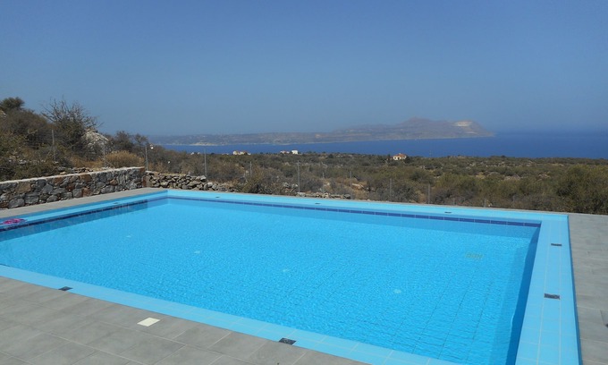 Kokkinon Khorion Villa | Villa Cape Town design and tranquility in an enchanting