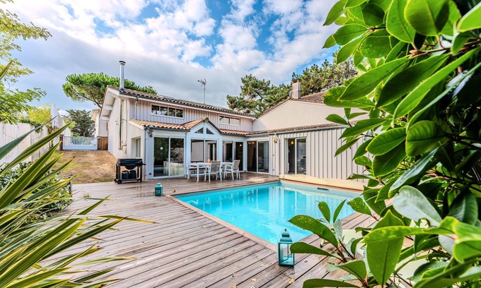 Cap-Ferret Villa | Villa 'Centre Cap Ferret Ref 40' with private pool, private terrace and Wi-Fi