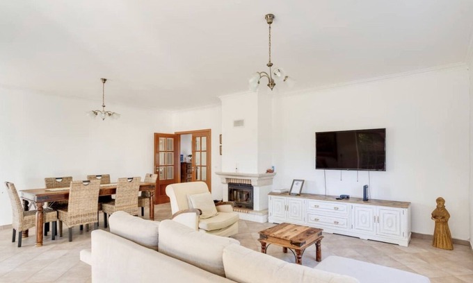 Palmela House | Villa com Piscina de Agua Salada, Cerca de Bodegas e de Playas, Admite Mascotas