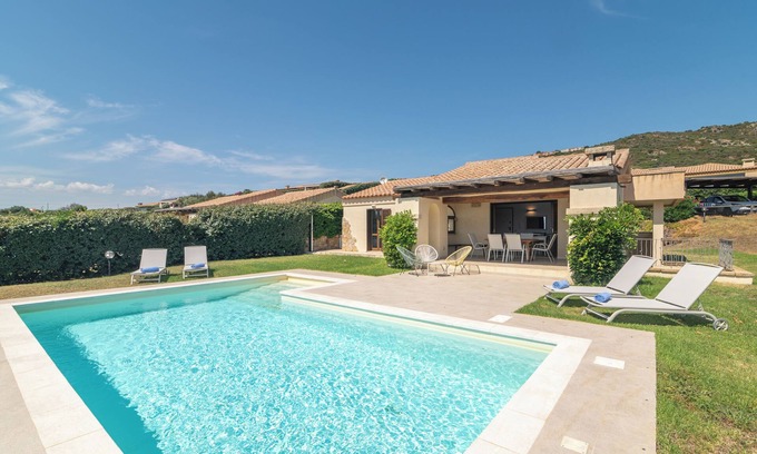 Golfo Aranci Villa | Villa 'Daniela' with Sea View, Wi-Fi and Air Conditioning