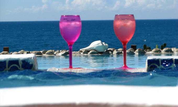 Treasure Beach Villa | Villa de la Sable located on the edge of the sea with spectacular views