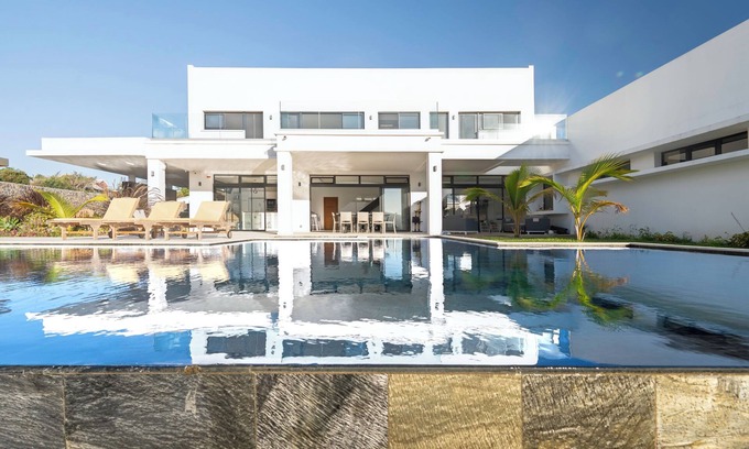 Bois d'Olives Villa | Villa de Luxe 650m2 Piscine à Débordement, Spa, Sauna, Roof Top, vue 180°