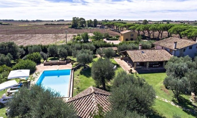 Capalbio Villa | Villa Degli Ulivi tuscan casale with p/pool and olives garden