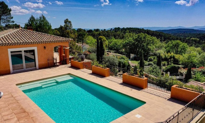 Flayosc Villa | Villa des Merveilles, a luxurious holiday home for 12 people.
