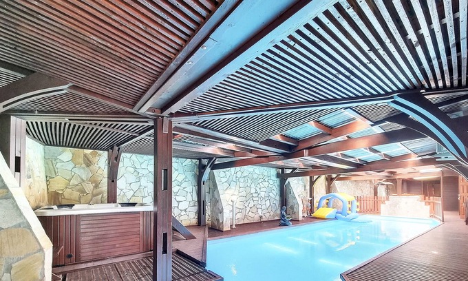Saint-Denis Villa | Villa des Niaoulis – 170 m² – with heated pool and jacuzzi in Saint-Denis