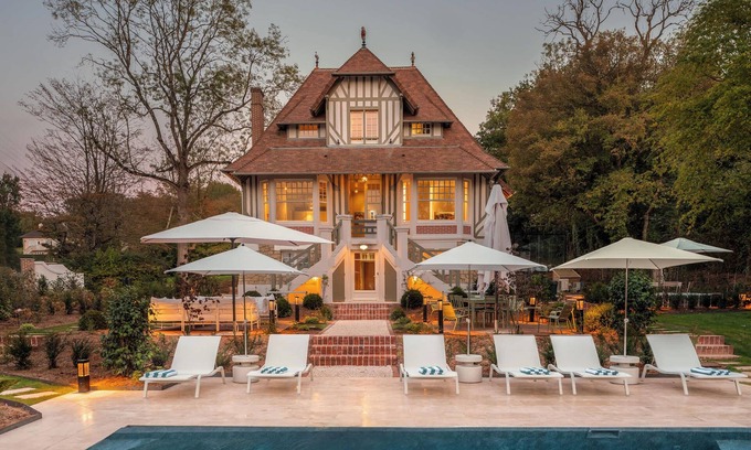 Villers-sur-Mer Villa | Villa des Rêves: Luxury in Villers, Pool, Jacuzzi & Padel court, close to Deauvi