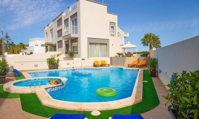 High Ridge Villa | Villa Diamantina near St. Julian's