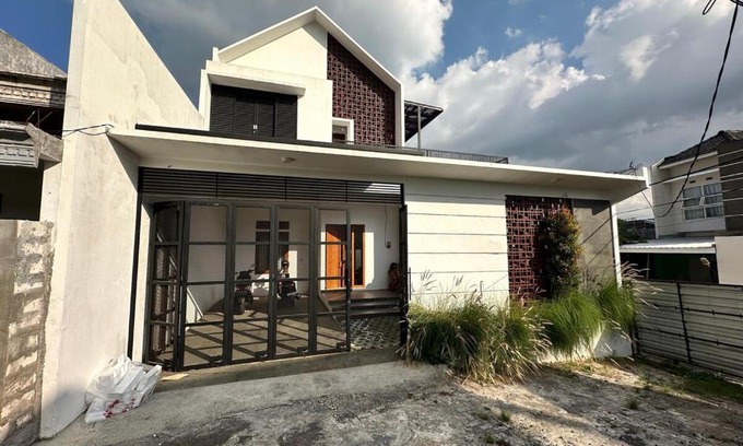 Dinoyo Villa | Villa Dua Kota - Dekat Malang dan Batu - 10 menit - MURAH RAME-RAME