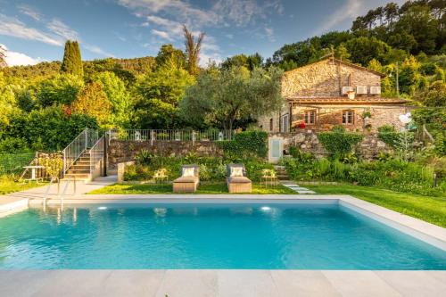 Pieve di Compito Villa | Villa Ester, a Stylish Farmhouse on the Hills