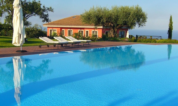 Santa Venerina Apartment | Villa Etnamare with Infinity pool between Mt Etna and the Jonian sea - "Glicine"