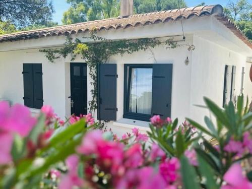 Plage de la Garonnette Villa | Villa familiale climatisée à 5 min de la mer avec parking et Wifi - FR-1-728-17