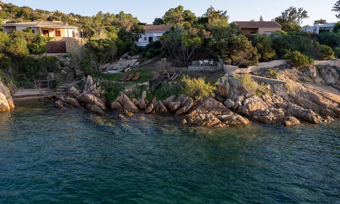 Tiriddo Villa | Villa Fannia, with direct beach access and private garden by the sea
