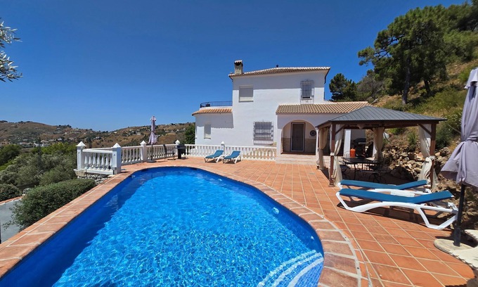 Competa Villa | Villa Floresta, A Stylish Villa with Panoramic Sea Views, Pool and BBQ, A/C