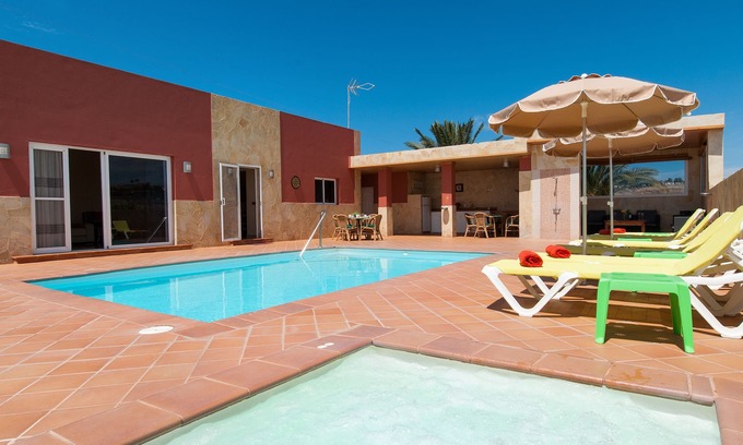 San Bartolome de Tirajana House | Villa for 4 to 12 people pool - jacuzzi