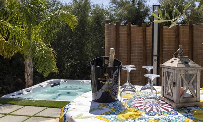 Menfi Villa | Villa 'Il Melograno' with Private Terrace, Jacuzzi, Wi-Fi and Air Conditioning