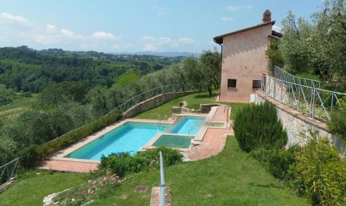 Lari Villa | Villa il Pino by VacaVilla