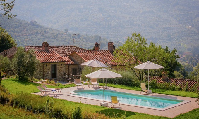 San Pietro a Cegliolo Villa | Villa in Cortona with Pool and Val di Chiana View
