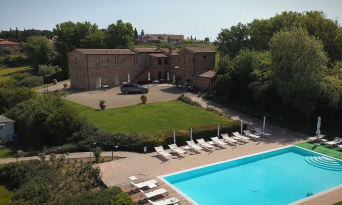 Foiano della Chiana Villa | Villa in La Selce with 9 bedrooms sleeps 28