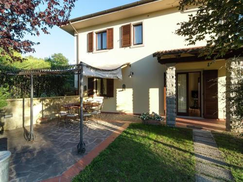 Pratovecchio Villa | Villa in Lonnano with pool