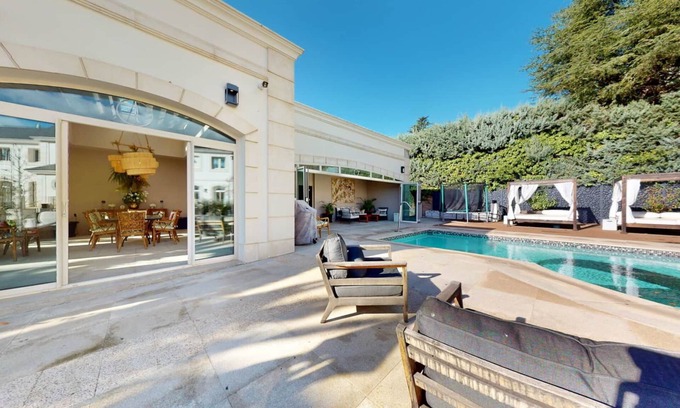 Hortaleza Villa | Villa in Madrid with 6 bedrooms sleeps 12