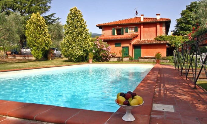 Figline e Incisa Valdarno Villa | Villa in Pavelli with 5 bedrooms sleeps 10