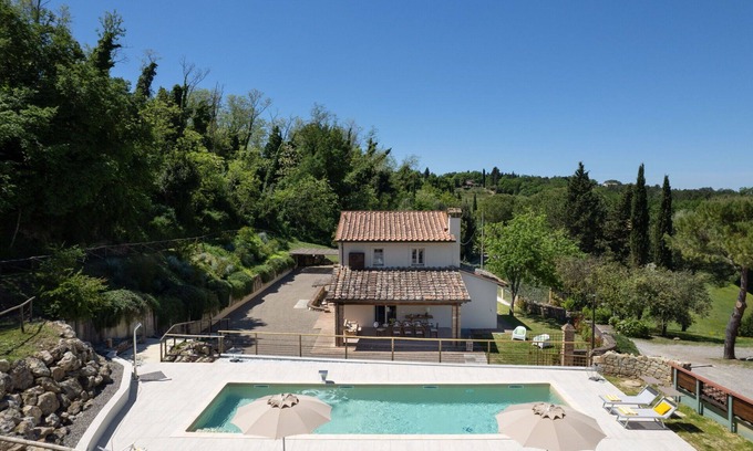 Gambassi Terme Villa | Villa in Pillo with 5 bedrooms sleeps 10