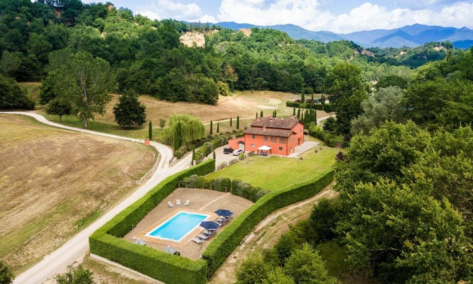 Reggello Villa | Villa in Tuscany for 16 People with Private Pool, Sauna
