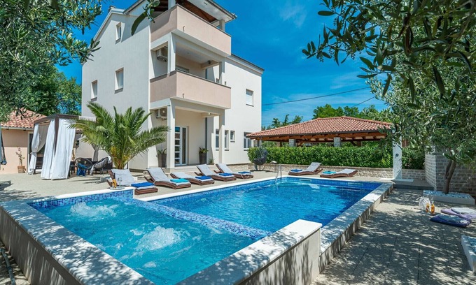 Stankovci Villa | Villa Ines surrounded by vineyards and olive trees