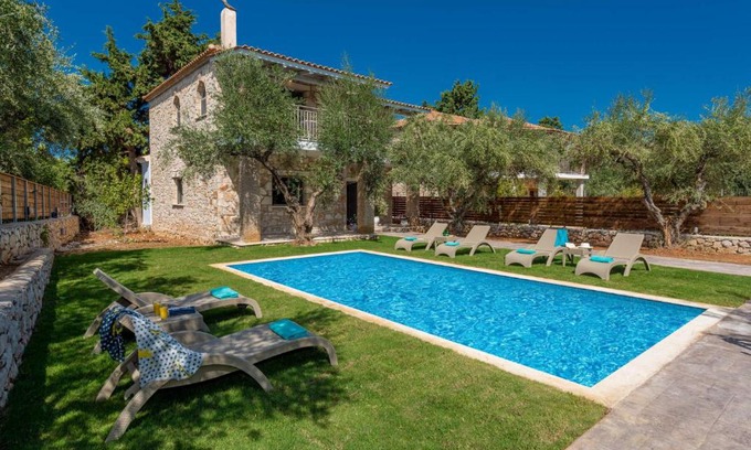 Ano Vasilikos Villa | Villa Ionio Elia by Villa Plus