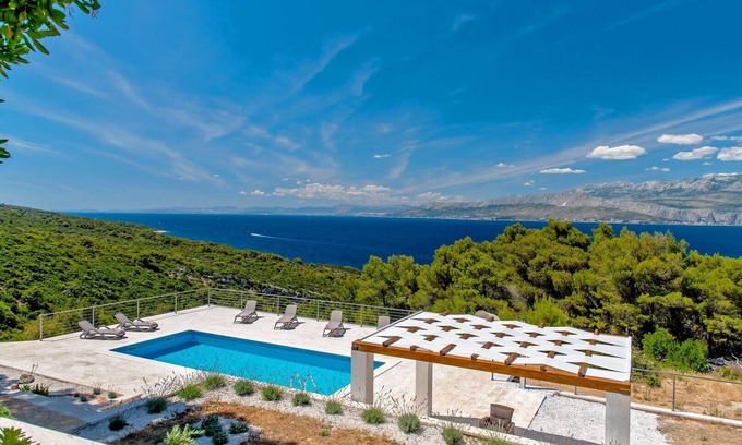 Pucisca Villa | Villa Joy - heated pool, 35 000 m2 of land, gym, family, quiet area, stylish