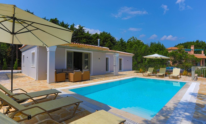 Petaleia Villa | Villa Jupeter: Brand new, private pool, walk to sea, WiFi, A/C