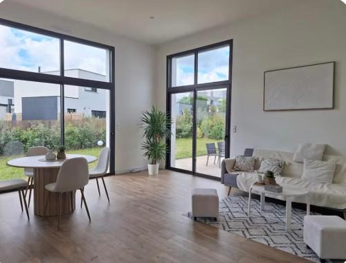 Bruz Villa | Villa Kerluz - sleeps 6 in great comfort