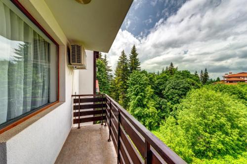 Pamporovo Apartment | Villa Kometa - 1BD Apt with Balcony & Forest View by Flat Manager