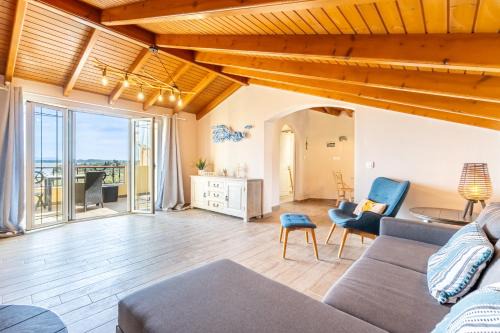 Petriti Apartment | Villa Konstantina Lulas Penthouse