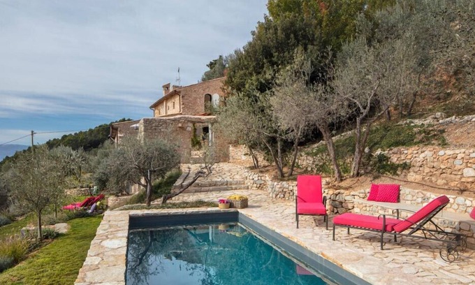 Campello sul Clitunno Villa | Villa la Sorgente, a fortress with private pool