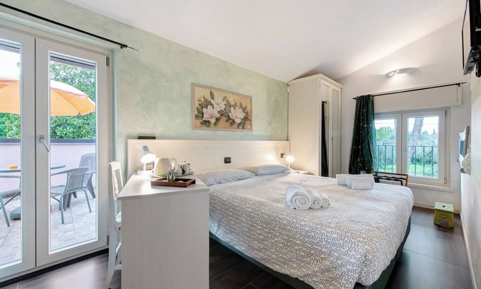 Portese Villa | Villa 'La Baia' with Private Terrace, Wi-Fi and Air Conditioning