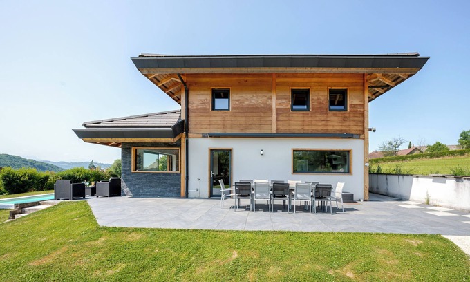 Nonglard Villa | Villa 'La Quintessence' with Mountain View, Wi-Fi and Air Conditioning