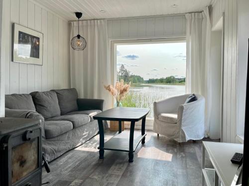 Salo Ski Chalet | Villa Laituri Enäjärven rannalla