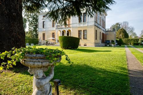 Mira Apartment | Villa Liberty Venezia -Jacuzzi and Gardens- Dimora Storica a soli 20km da Venezia