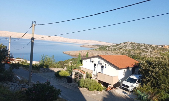 Cesarica Apartment | Villa Luce. New Spacious apartment 70 m from the sea, with sea view at Karlobag.