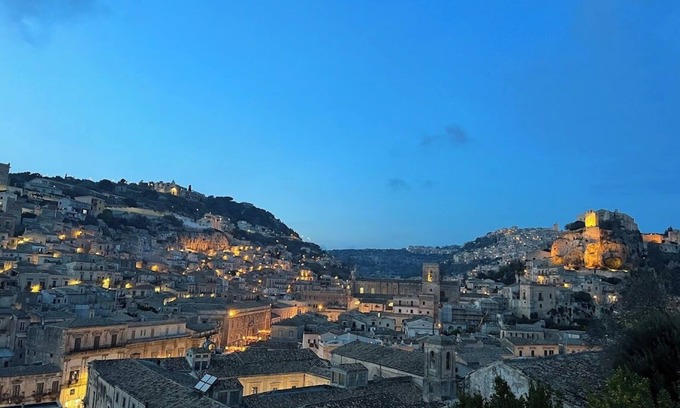 Modica House | Villa Luci - Traditional Modican villa in the center of town with great views!