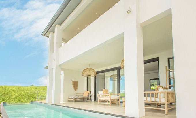 Sainte-Clotilde Villa | Villa Luxueuse avec piscine Vue Panoramique sur Océan et Montagne