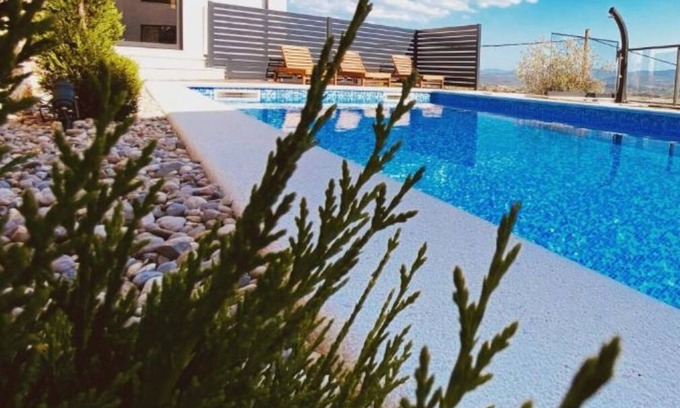 Donji Prolozac Villa | Villa Magic Look with Whirlpool, Pool, Sauna, children's playground