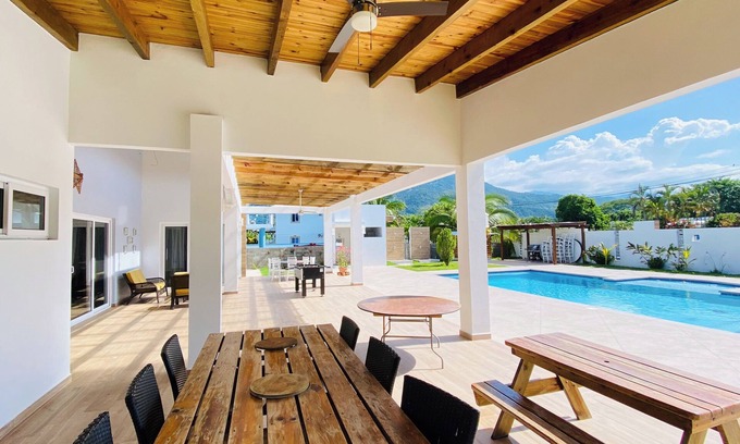 Corozal Villa | Villa Martha Con Piscina Contiguo a la Playa
