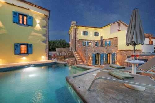 Kras House | Villa Melary with Pool and Jacuzzi